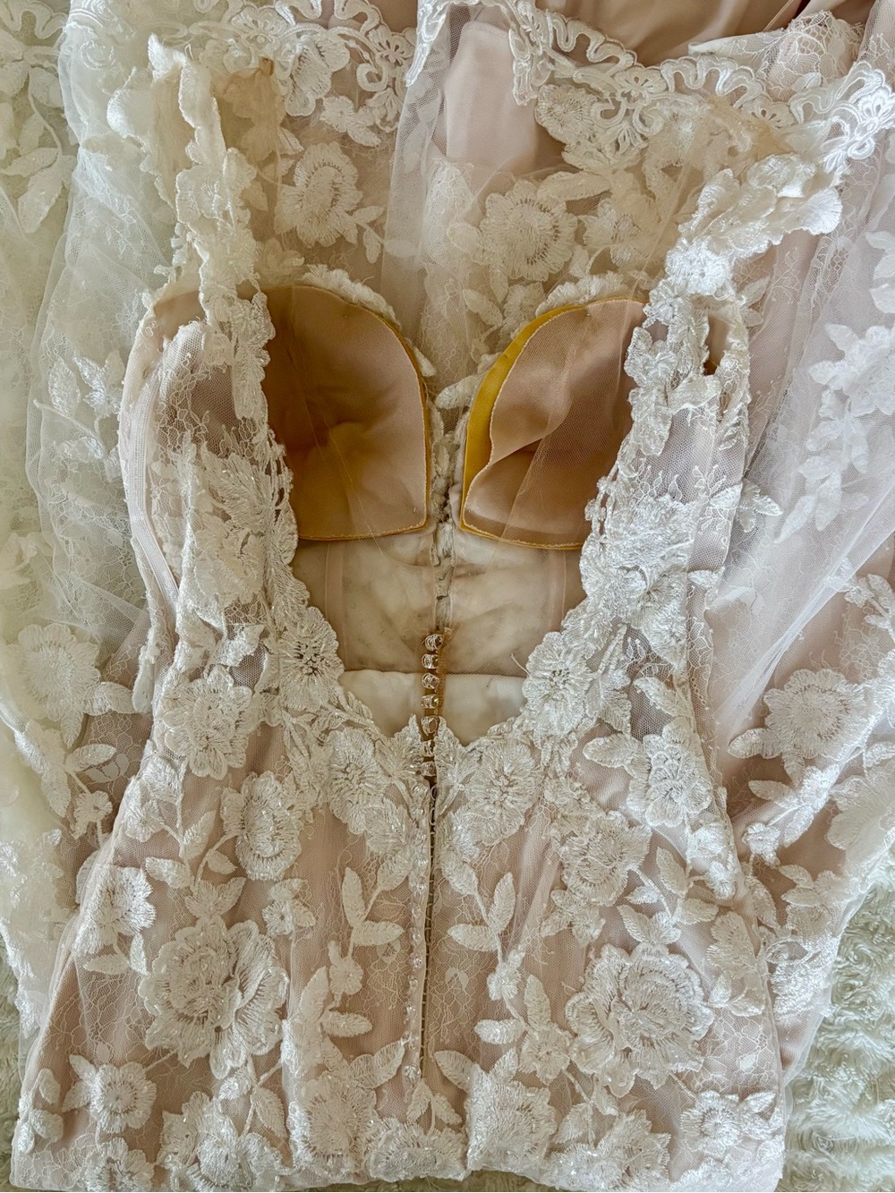 Essence of Australia Wedding Dress - Picture 10 of 16